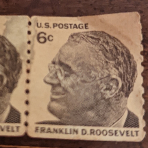 1966 Franklin D. Roosevelt Stamp - Picture 1 of 3